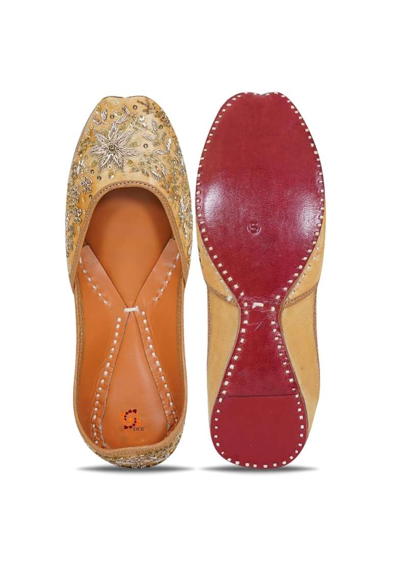 DFR Gold Women Hand Zari Dabka Juttis - Indya