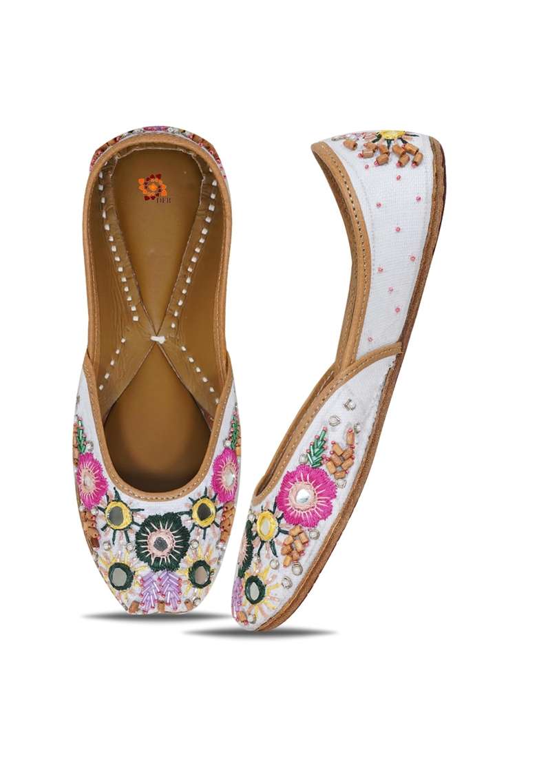 DFR Women Hand Dabka Zari Mojari Juttis - Indya