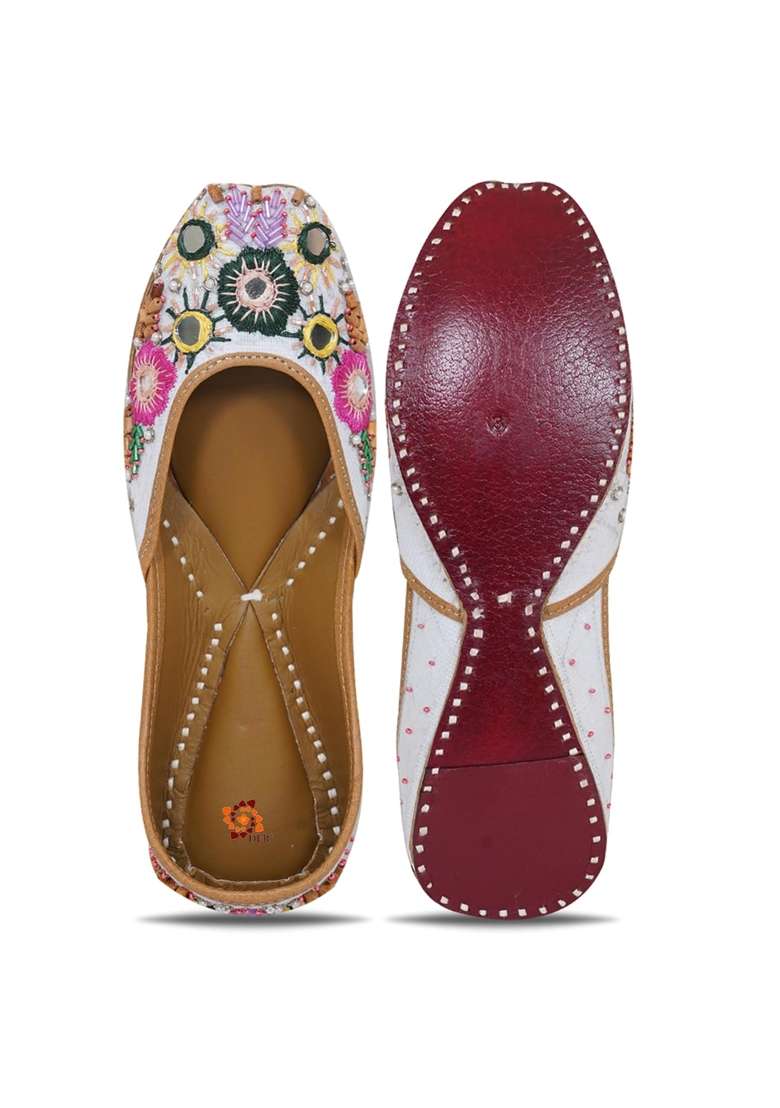 DFR Women Hand Dabka Zari Mojari Juttis - Indya