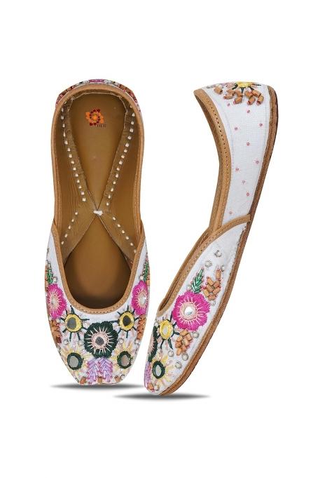 DFR Women Hand Dabka Zari Mojari Juttis