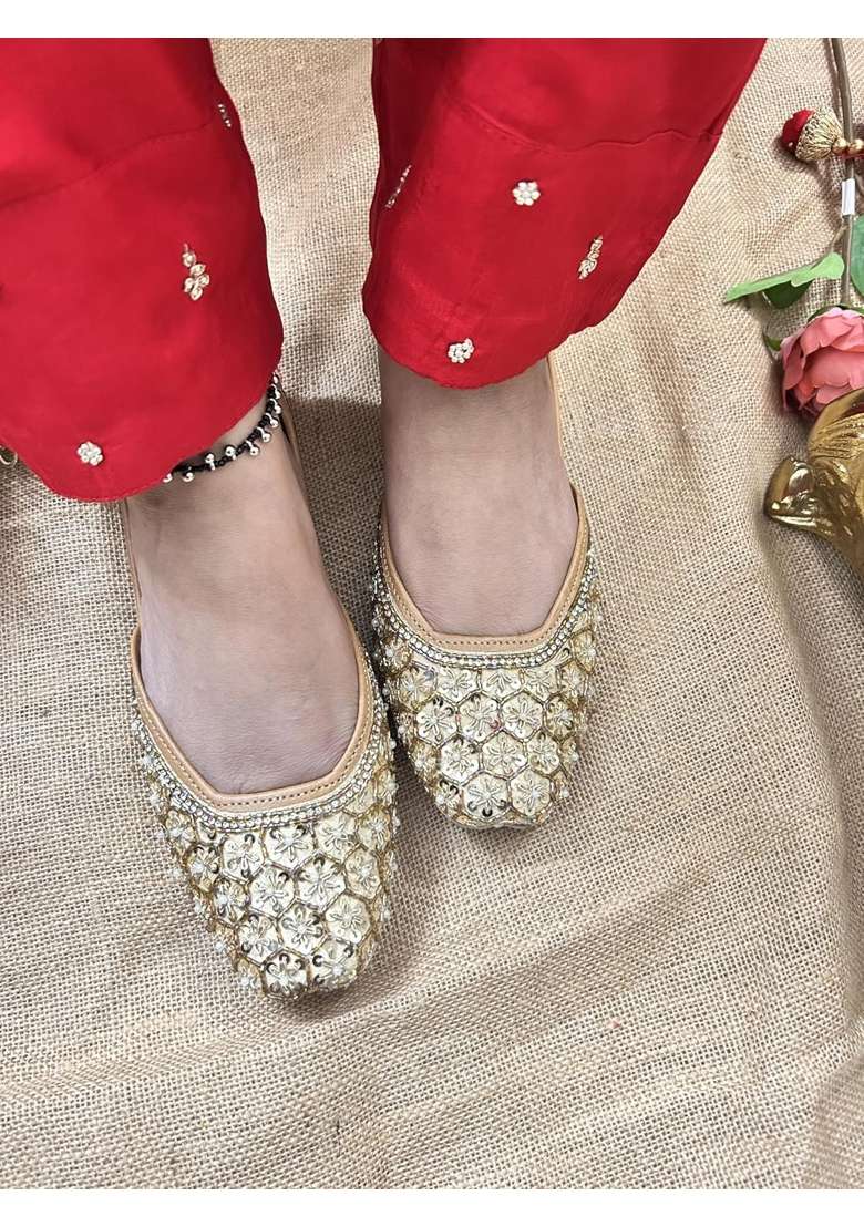 DESI Colour Women Hand Embroidered Leather Dabka Punjabi Jutti - Indya