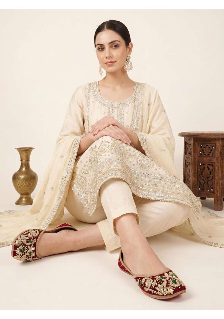 Fulkari Women Sapphire Velvet Gold Toned Genuine Soft Leather Embroidered Jutis - Indya