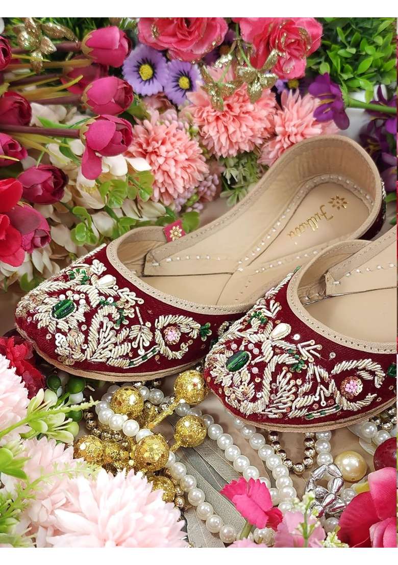 Fulkari Women Sapphire Velvet Gold Toned Genuine Soft Leather Embroidered Jutis - Indya
