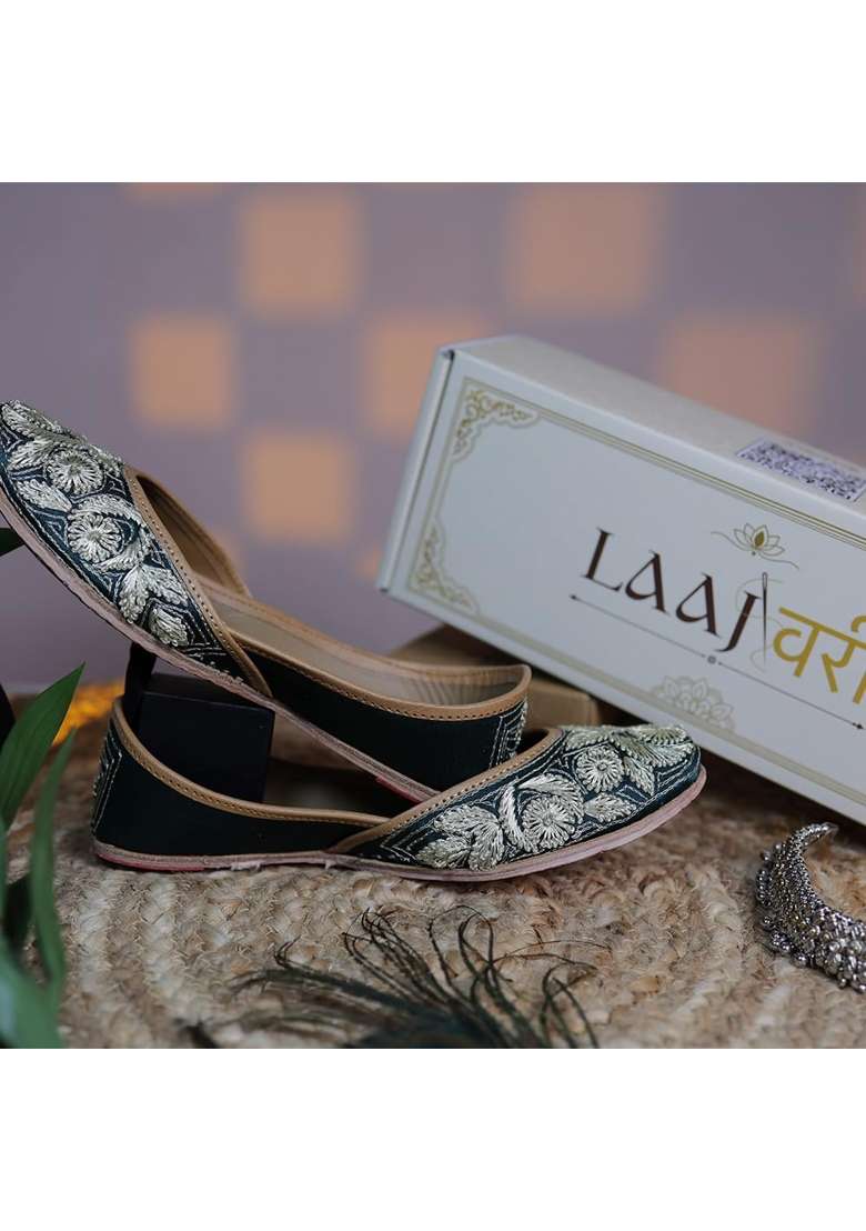 Laajwari Womens Handcrafted Punjabi Jutti Ethnic Mojari Flats - Indya