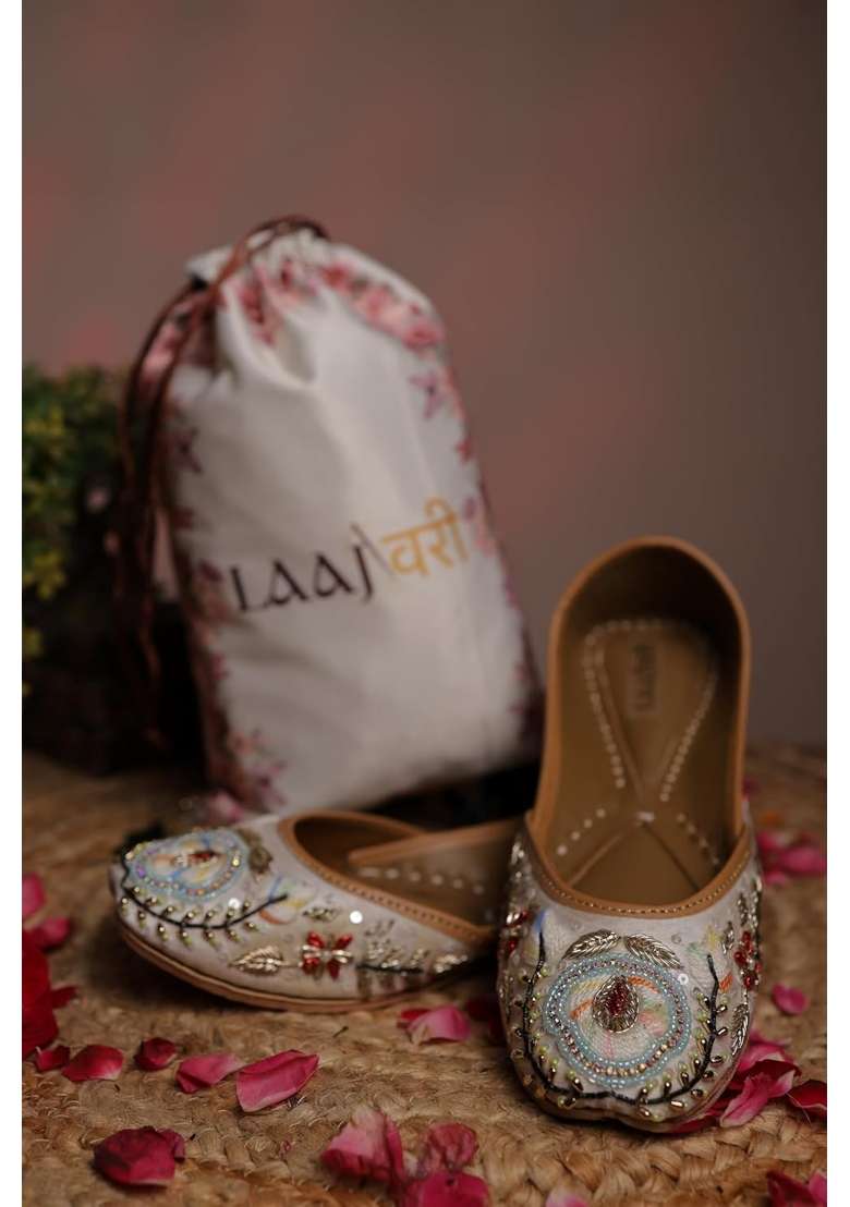 Laajwari Womens Handcrafted Punjabi Jutti Ethnic Mojari Flats - Indya