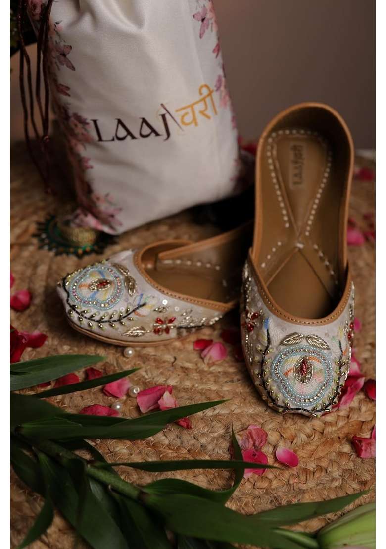 Laajwari Womens Handcrafted Punjabi Jutti Ethnic Mojari Flats - Indya