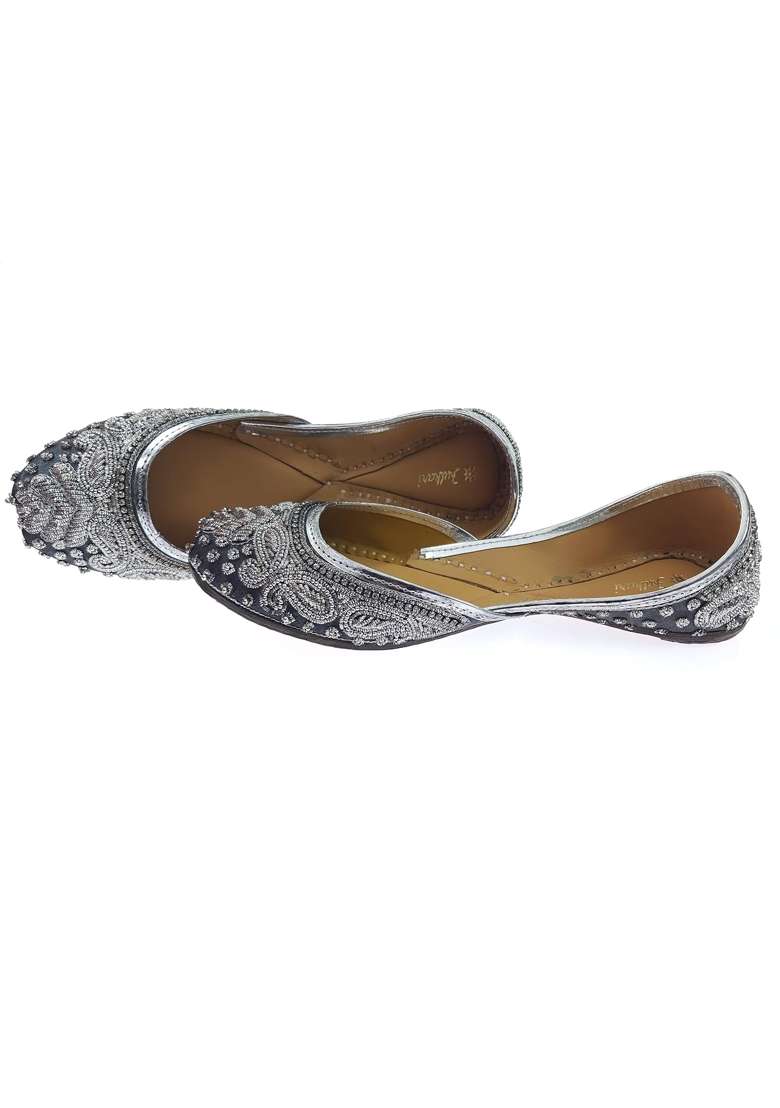 Fulkari Womens Celosia Genuine Soft Leather Embroidered Jutis - Indya