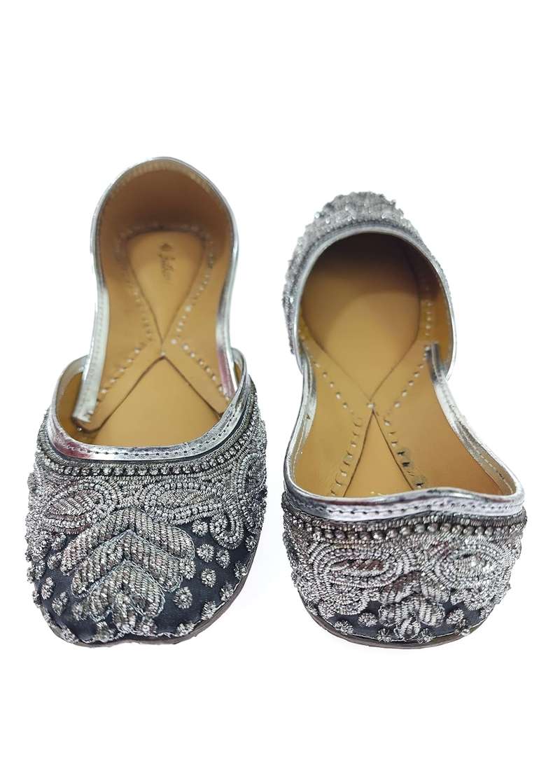 Fulkari Womens Celosia Genuine Soft Leather Embroidered Jutis - Indya