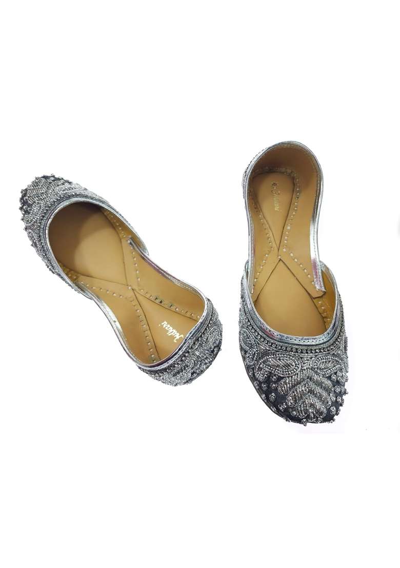 Fulkari Womens Celosia Genuine Soft Leather Embroidered Jutis - Indya