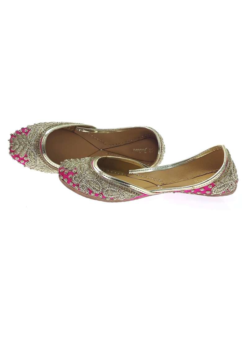 Fulkari Womens Celosia Genuine Soft Leather Embroidered Jutis - Indya