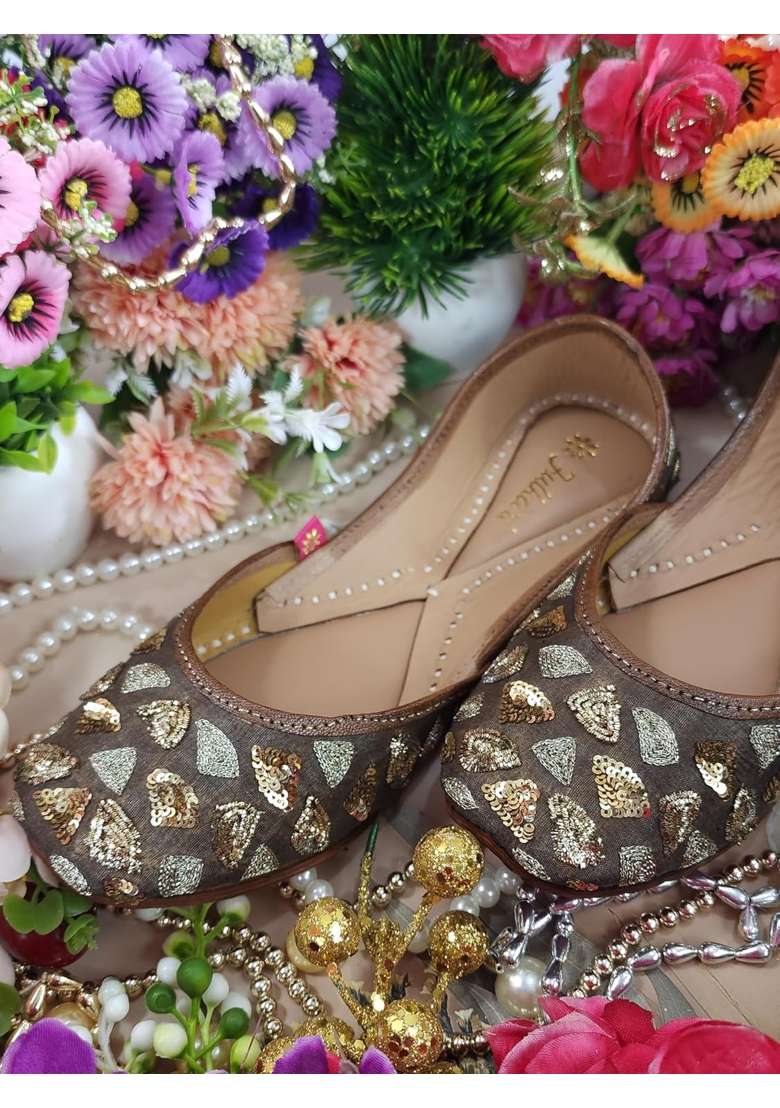Fulkari Womens Triangle Gold Genuine Soft Leather Jutis Bite and Pinch Free Juttis - Indya