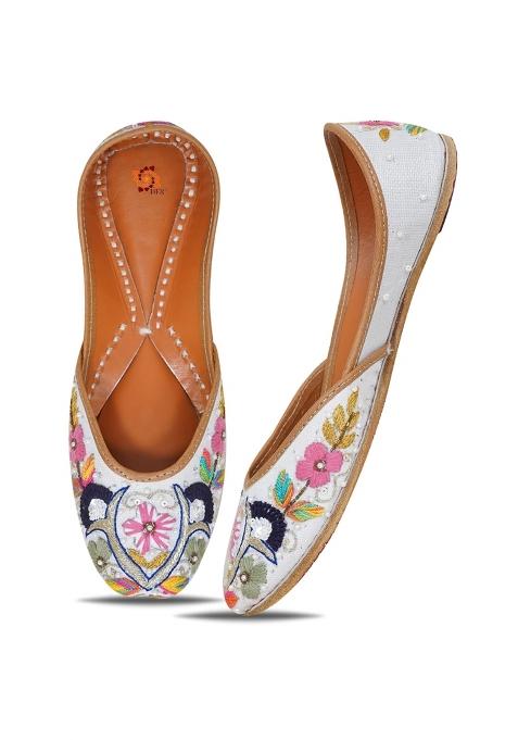 DFR White Women Hand Zari Dabka Mojari Juttis