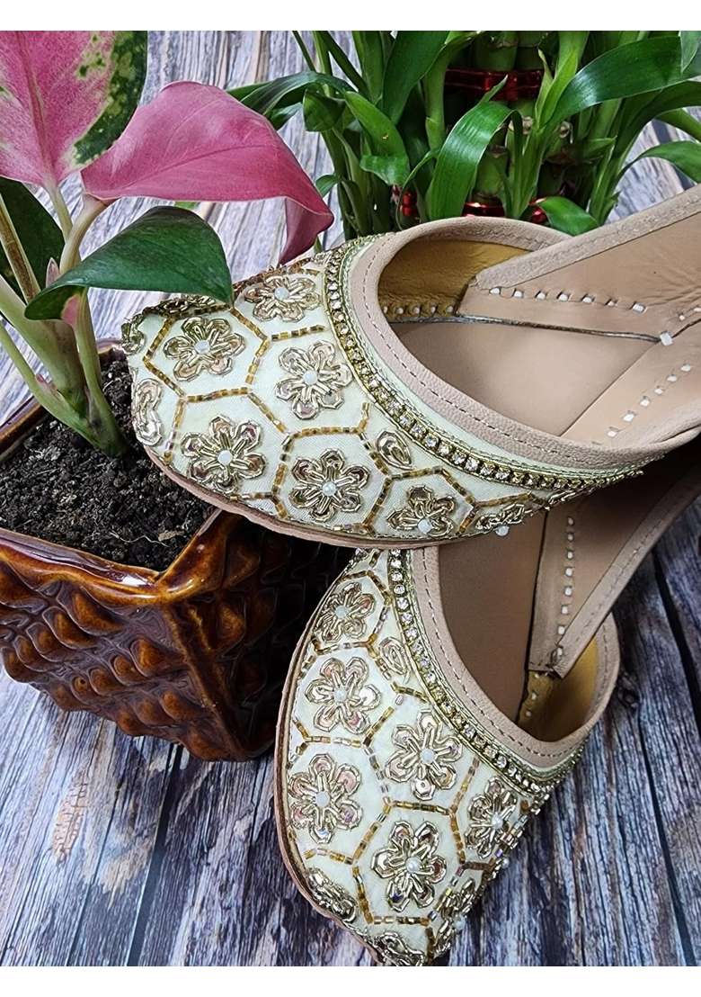 Fulkari Women Pansy Gold Genuine Soft Leather Embroidered Jutis - Indya