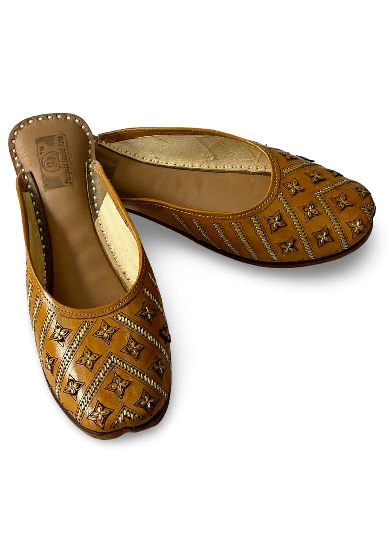 Punjabis Hand Art Brown PHA Womens Traditional Handcrafted Leather Mojari Flats Back Open Jutti - Indya
