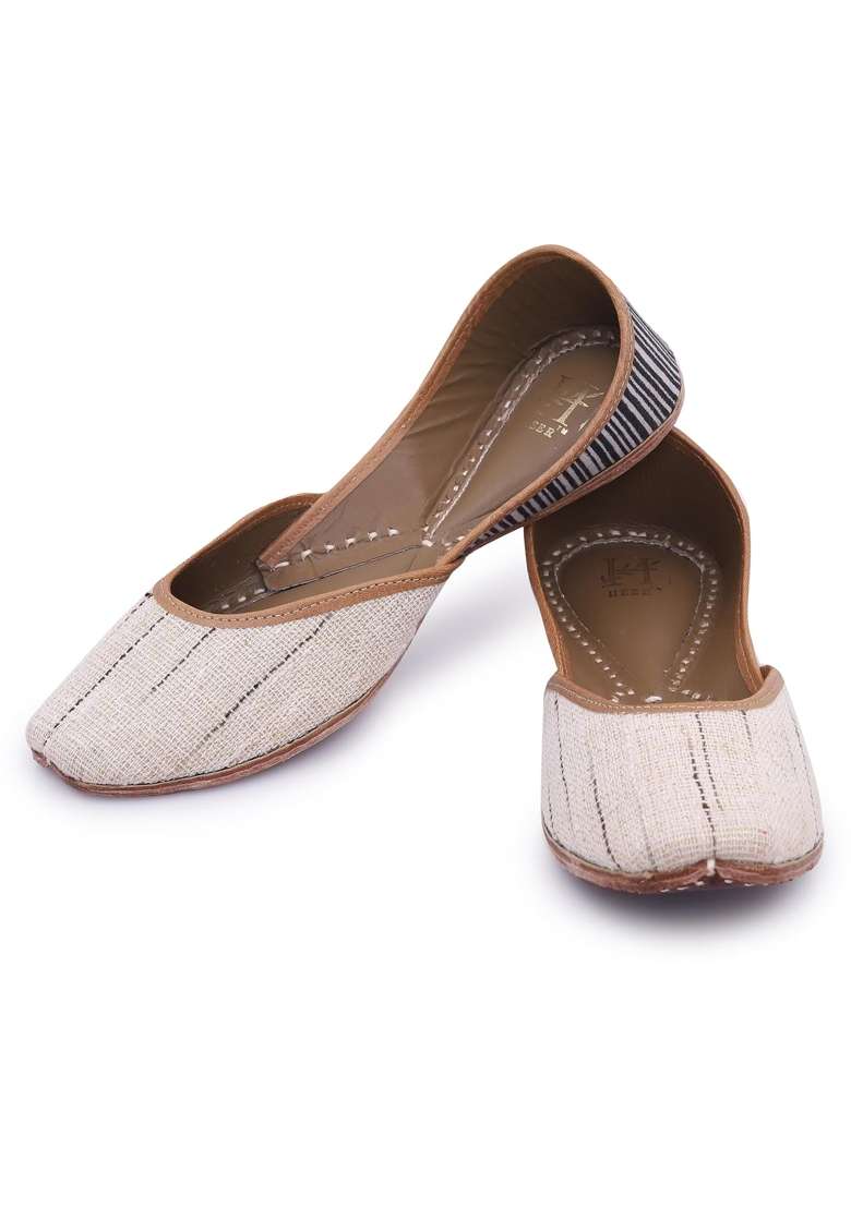 HEER Womens Traditional Embroidered Rajasthani Juti Handmade Latest Stylish Mojari Punjabi Jutti Sun Shadow - Indya