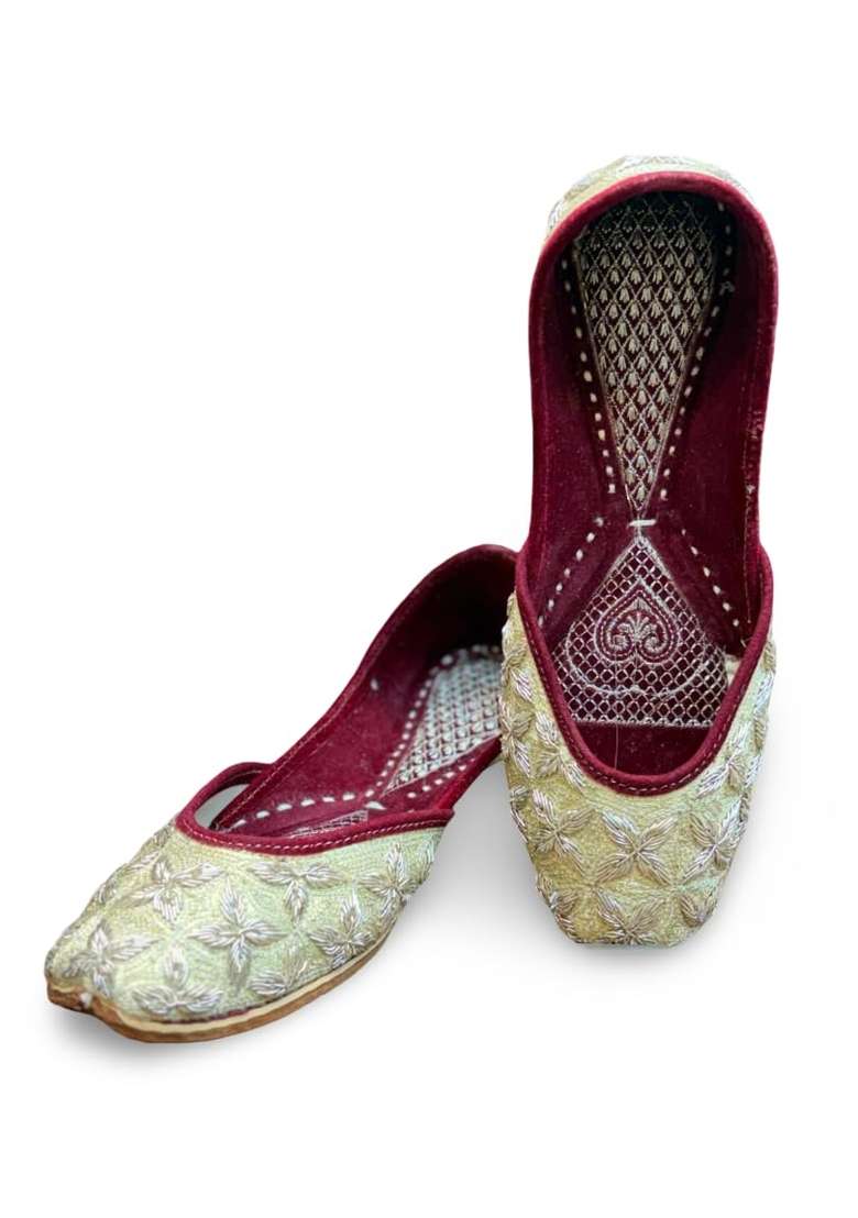 Embroidered Jutti for Women Traditional Slip on Mojari - Indya