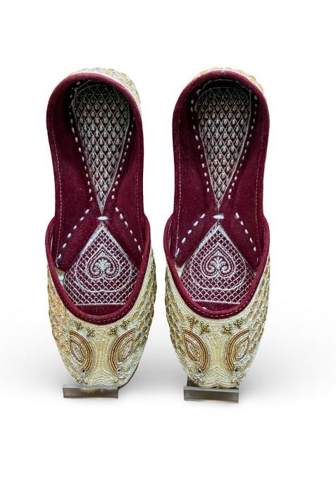 Embroidered Jutti for Women Traditional Slip on Mojari