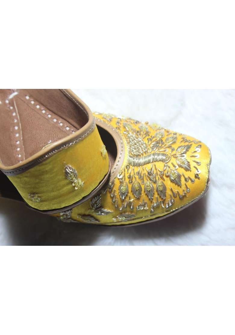 4S Womens Mustard Yellow Gold Embroidered Punjabi Jutti Traditional Kiwi Leather Flat Sandals - Indya