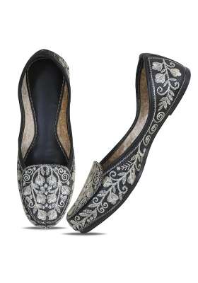 Indiestride Black Women Rajasthani Embroidery Ethnic Mojaris Punjabi Jutis Jutti Flats