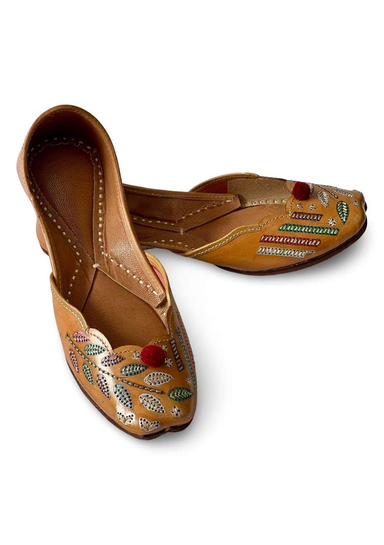 Punjabis Hand Art PHA Womens Embroidered Leather Punjabi Jutti Traditional Ethnic Design Brown Phas Juttis - Indya