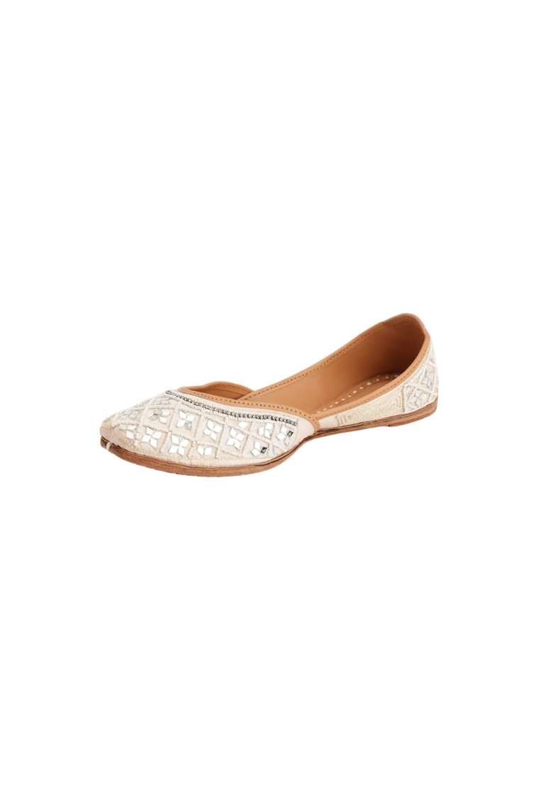 Niralii Traditional Punjabi Jutti for Women Pearl White Ethnic Handmade Indian Mojari - Indya