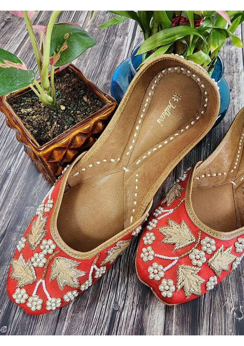 Fulkari Women Palm Leaf Gold Soft Embroidered Jutis Bite and Pinch Free Jutti - Indya