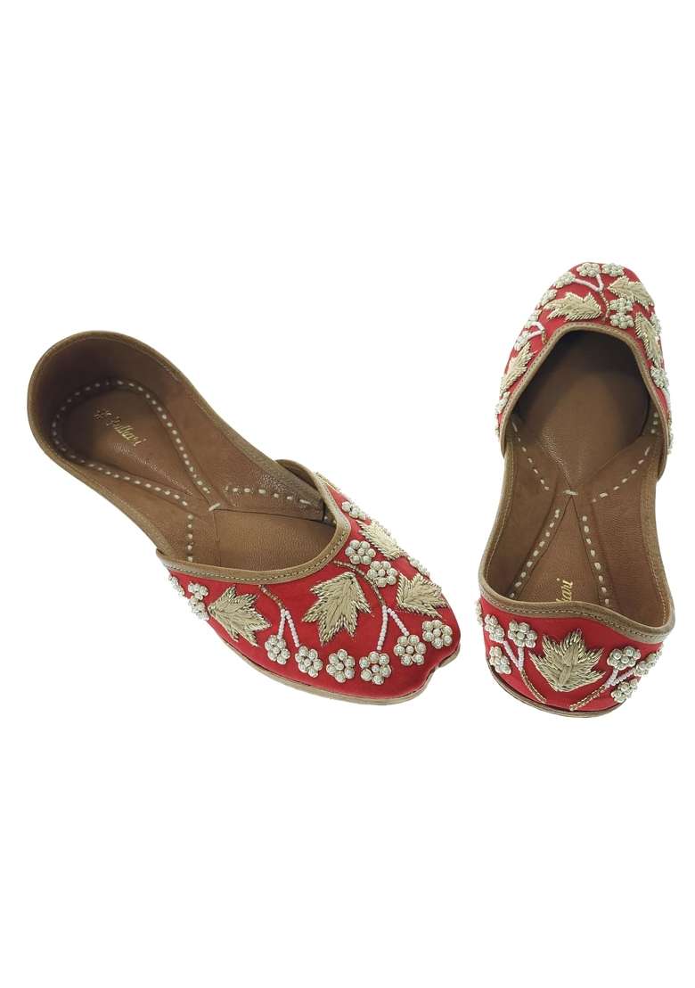 Fulkari Women Palm Leaf Gold Soft Embroidered Jutis Bite and Pinch Free Jutti - Indya