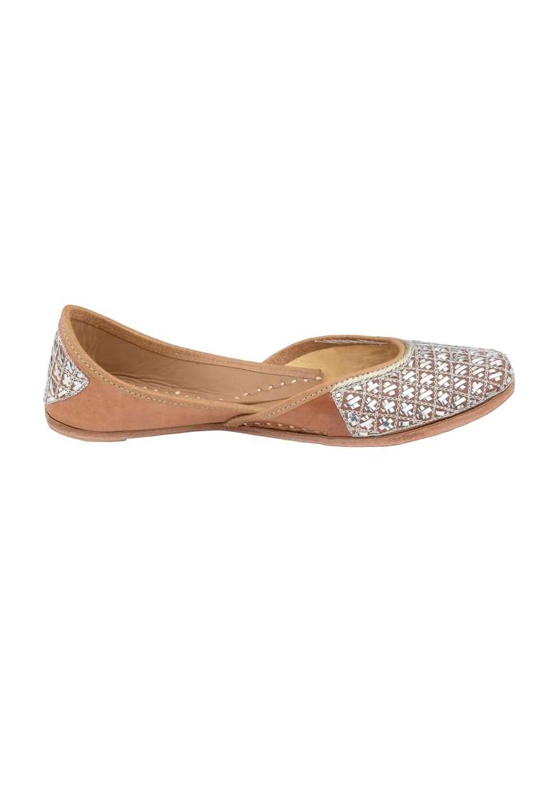Korakari Womens Traditional Ethnic Amber Punjabi Jutti Leather Flat Comfortable Mojaris for Girls - Indya