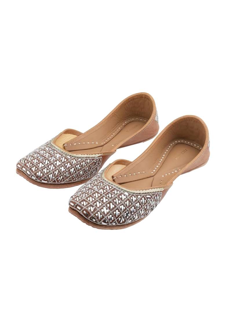 Korakari Womens Traditional Ethnic Amber Punjabi Jutti Leather Flat Comfortable Mojaris for Girls - Indya