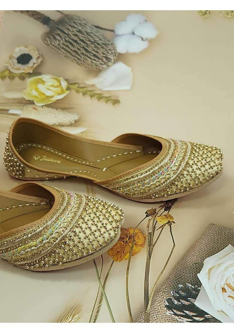 Fulkari Women Blossom Genuine Soft Leather Embroidered Jutis - Indya