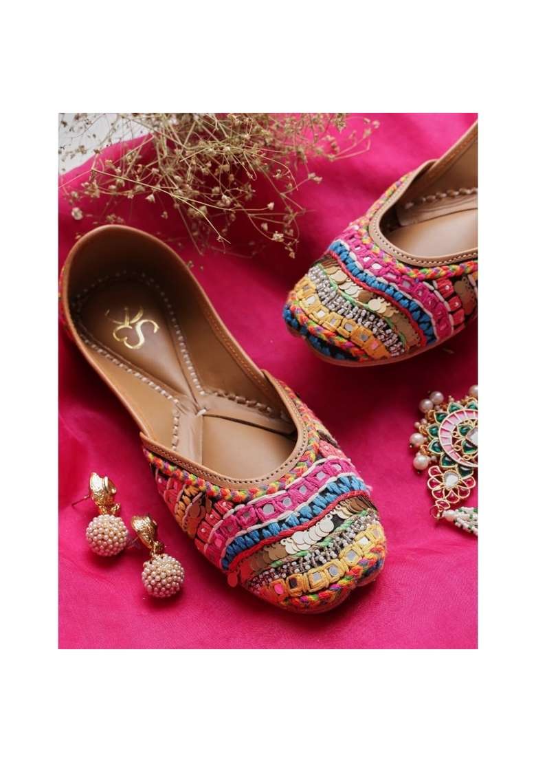 Niralii Traditional Punjabi Jutti for Women Boho Bloom Ethnic Handmade Indian Mojari - Indya