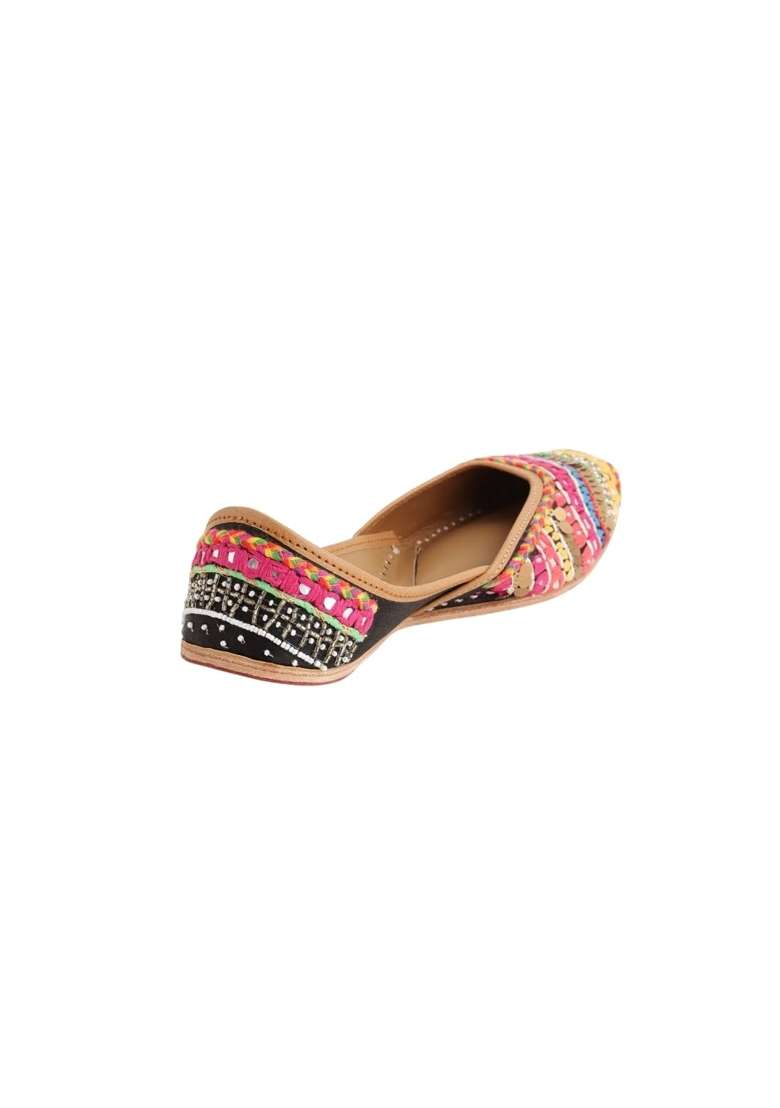 Niralii Traditional Punjabi Jutti for Women Boho Bloom Ethnic Handmade Indian Mojari - Indya