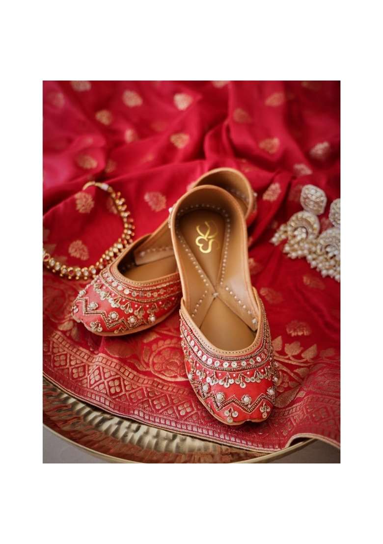 Niralii Traditional Punjabi Jutti for Women Rouge Red Ethnic Handmade Indian Mojari - Indya