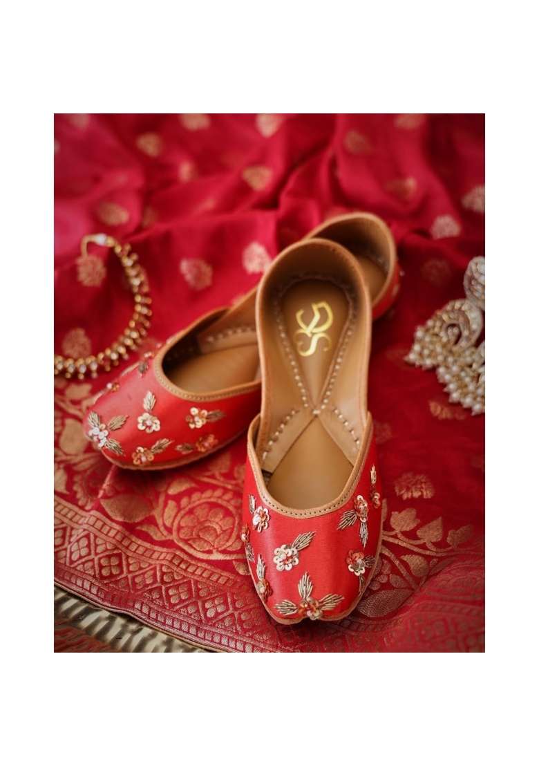 Niralii Traditional Handmade Punjabi Jutti Ruby Blossom Ethnic Indian Mojari - Indya