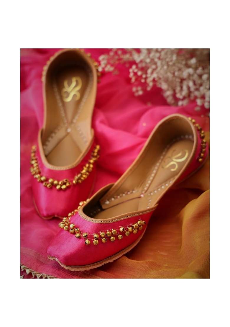 Niralii Traditional Punjabi Jutti for Women Gulabi Ghunghroo Ethnic Handmade Indian Mojari - Indya