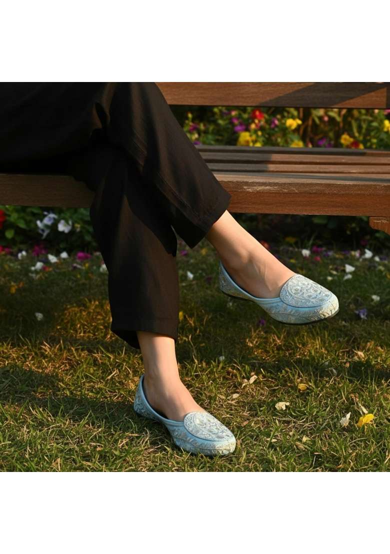 Indiestride Women Rajasthani Embroidery Ethnic Mojaris Punjabi Jutis Jutti Flats - Indya