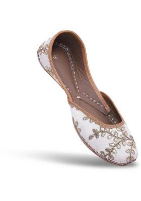 HEER Womens Handmade Ethnic Traditional Jutti Embroidered Jaipuri Bridal Jutti Wed Bell