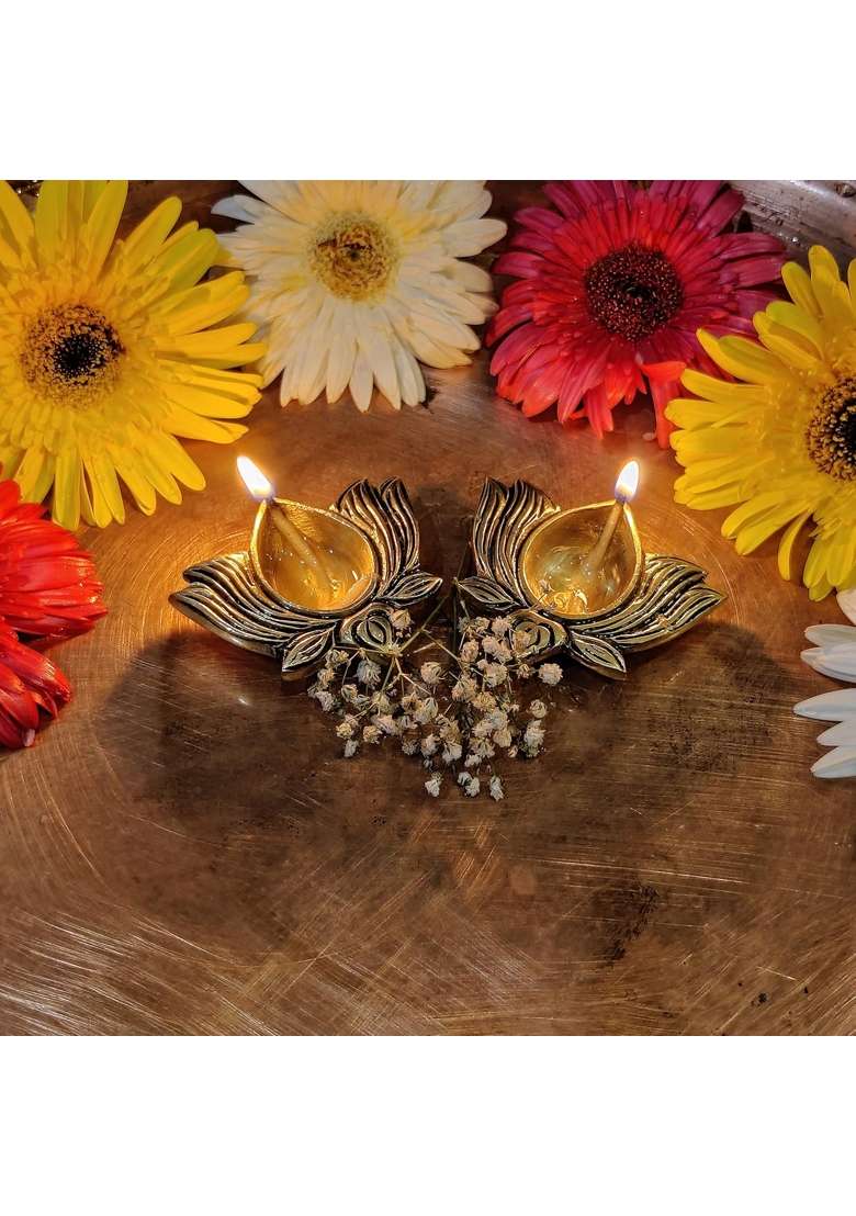 Divya Mantra Indian Diwali Oil Lamp Pooja Diya Brass Light Puja Decorations Mandir Decoration Items Set of 8 - Indya