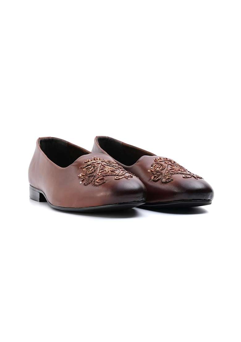 Monkstory Mens Classic Embroidered Mojari Shoes Brown - Indya