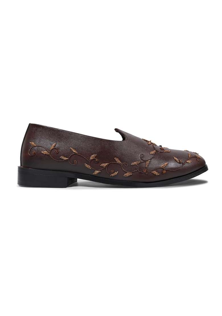 Monkstory Regal Floral Zardosi Mojari Brown - Indya