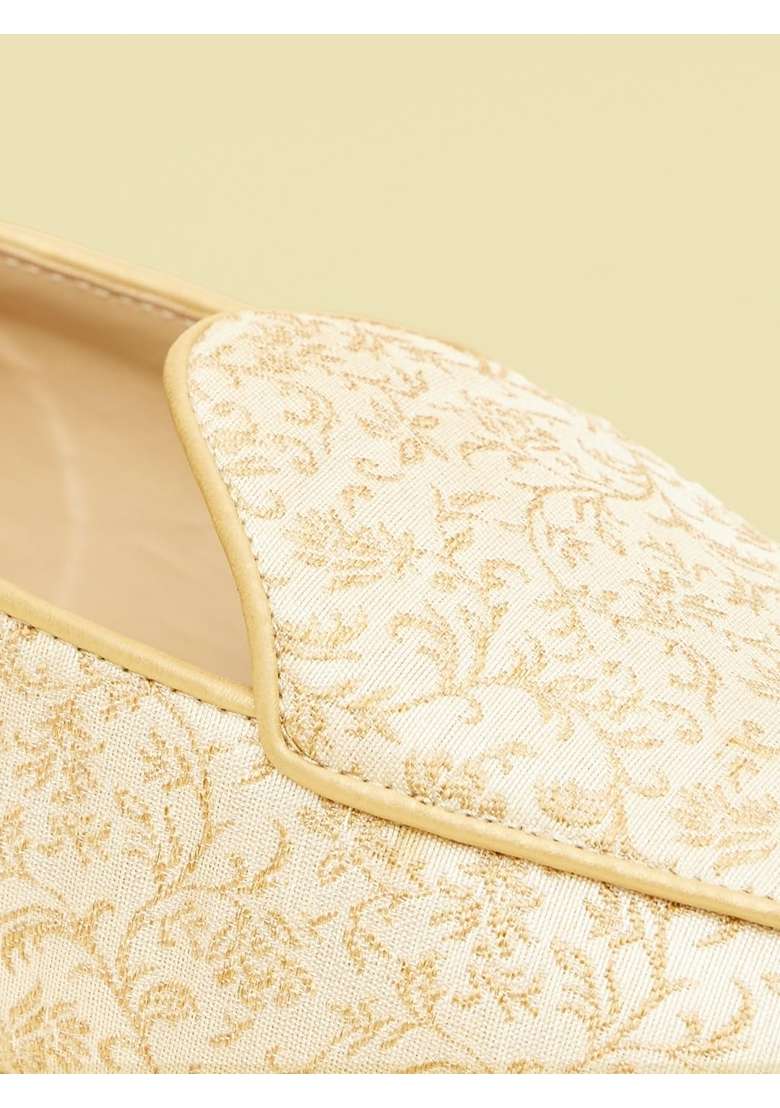 Manyavar Beige Jacquard Floral Loafers Juti Mens Ethnic Jutti - Indya