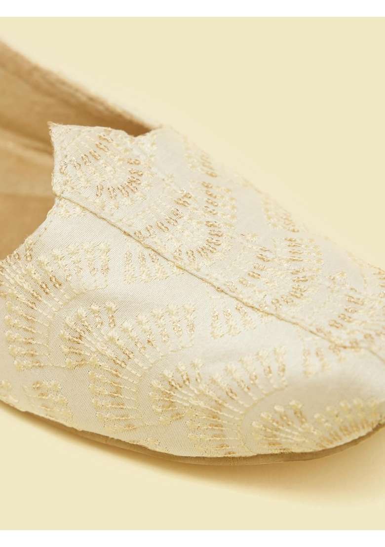 Manyavar Mens Elegant Embroidered Sequinned Jutti Ethnic Juttis and Mojaris - Indya