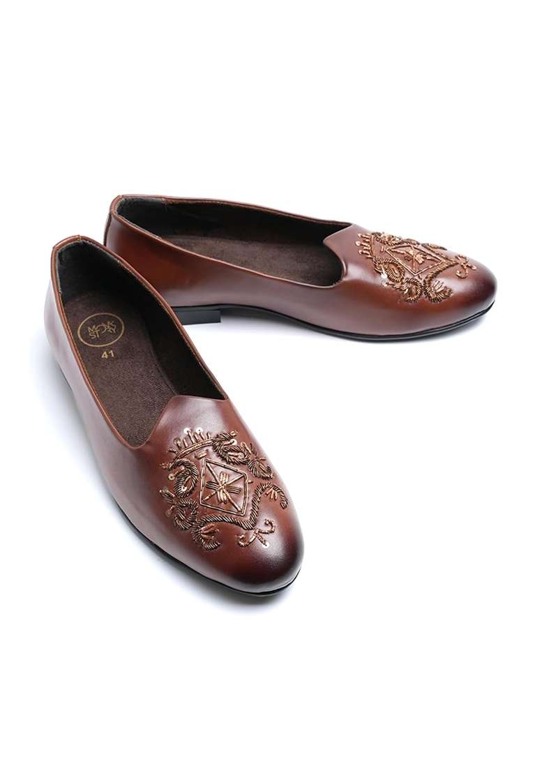 Monkstory Mens Classic Embroidered Mojari Shoes Brown - Indya