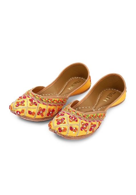 Nysah Yellow Begum Hand Embroided Punjabi Juttis
