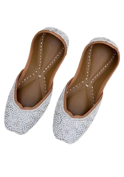 Sandoori White Designed Punjabi Jutti for Women Pure Leather Double Cushioned