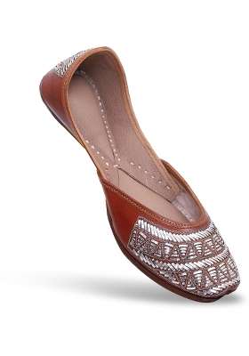 HEER Womens Traditional Embroidered Rajasthani Juti Handmade Latest Stylish Mojari Punjabi Jutti Silver Tri