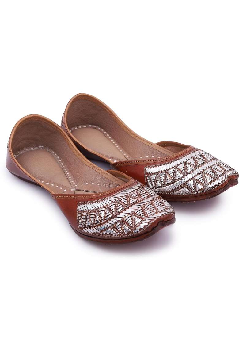 HEER Womens Traditional Embroidered Rajasthani Juti Handmade Latest Stylish Mojari Punjabi Jutti Silver Tri - Indya