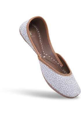 HEER Womens Traditional Embroidered Rajasthani Jutti Handmade Latest Stylish Mojari Snowy White