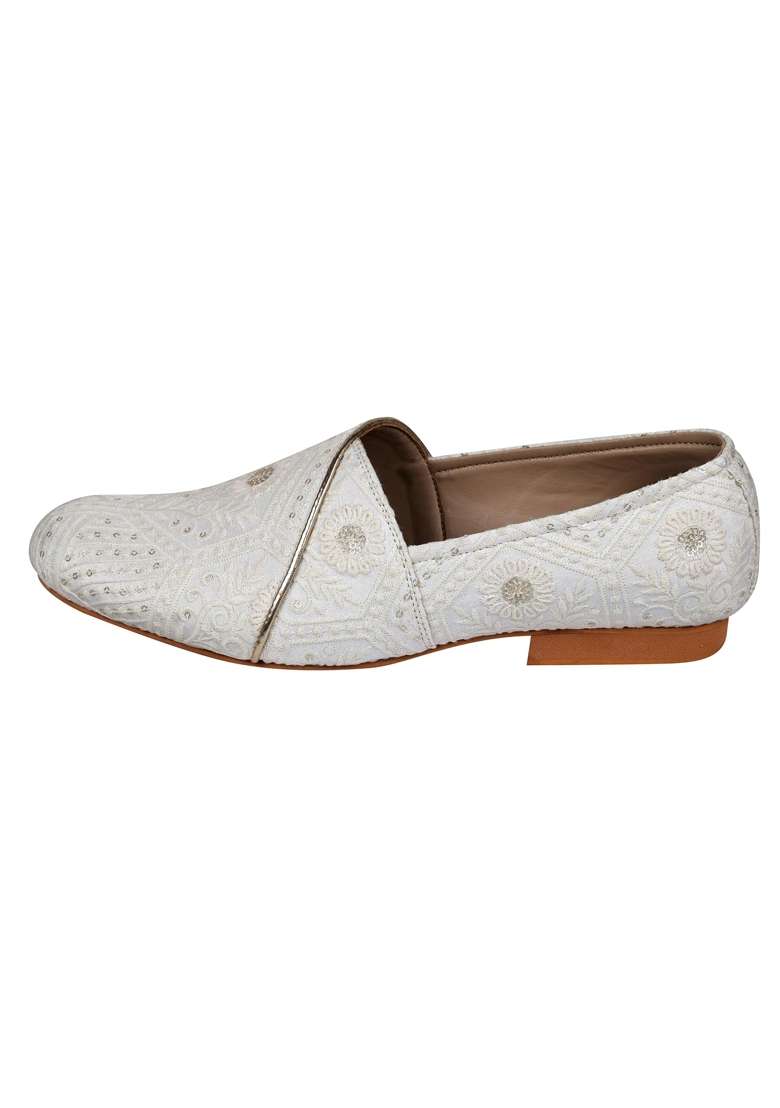 Tanny Shoes White Embroidered Fabric with Sequin Work Flower Motif Design Juttis and Mojaris for Wedding Party - Indya