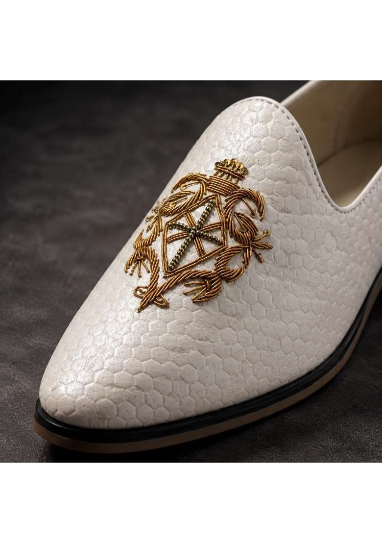 White Zari Embroidery Jutti for Men Pull on Ethnic Wear - Indya
